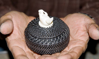 Illustration for article titled Disturbingly beautiful and barely legal items made from whale baleen